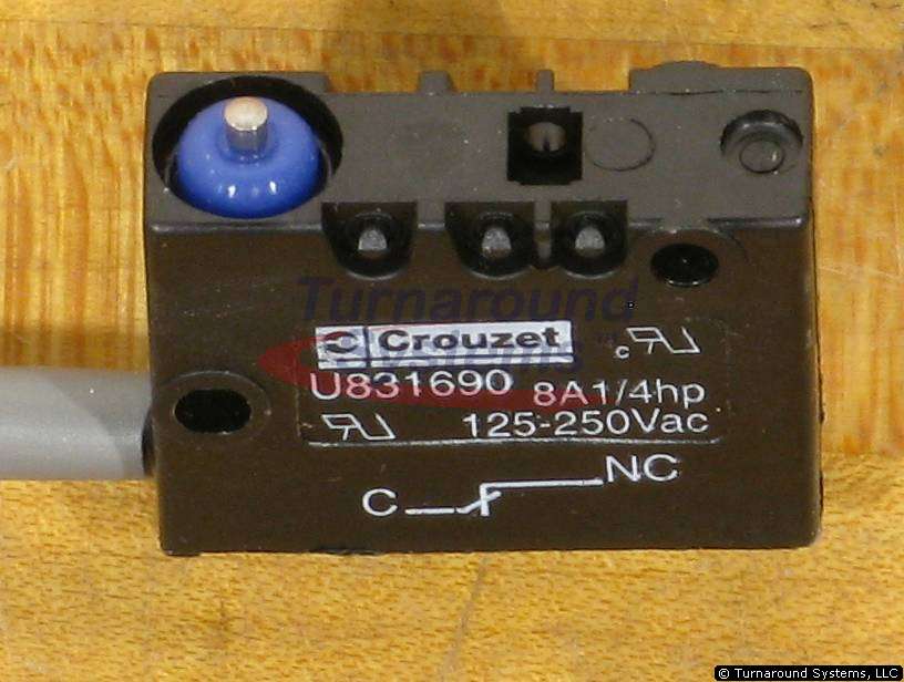 831690c.jpg